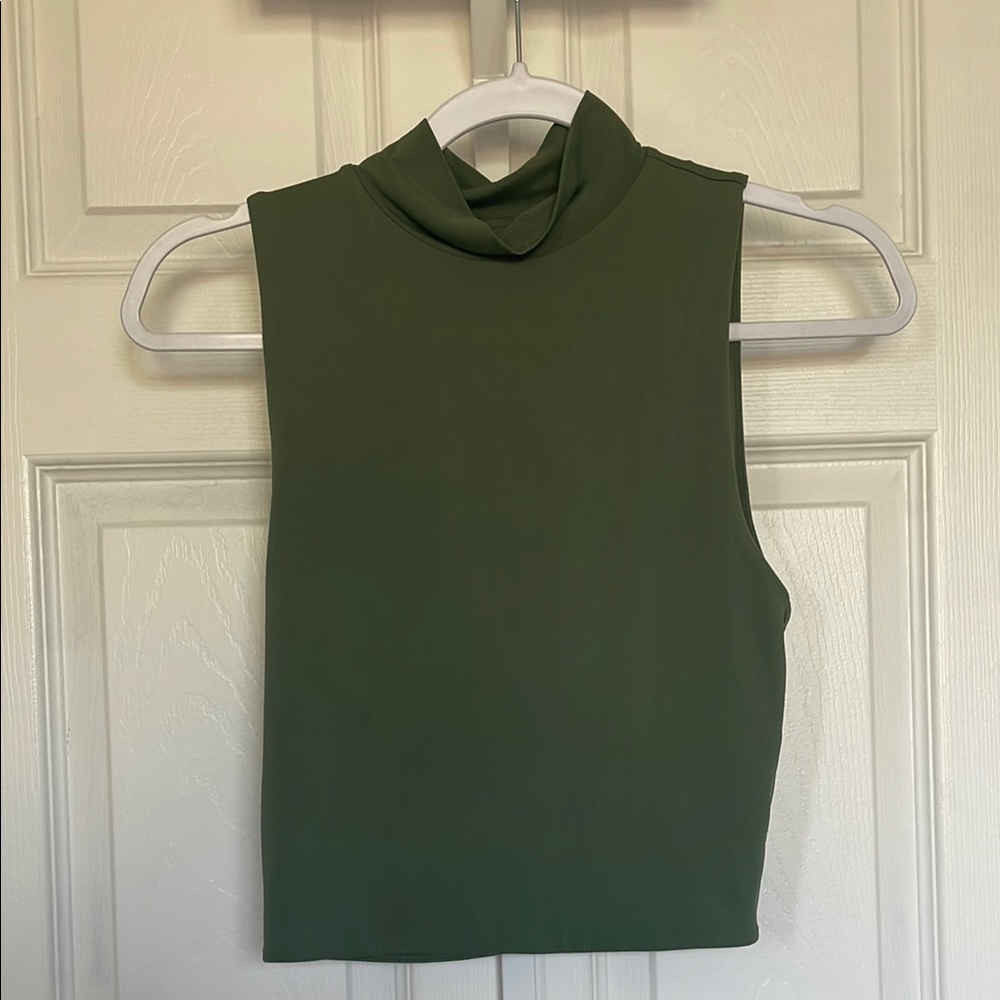 Babaton Contour Sleeveless Mockneck